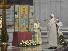 Pope Francis with an icon of Christ during the Easter Sunday Mass in St. Peter's Basilica April 4, 2021.